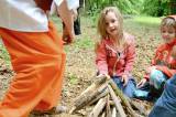 DSC_0375: Foto: Stovky dětí plnily úkoly v sobotním Pohádkovém lese ve Žlebech