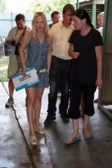 IMG_1410: Kateřina Klasnová na návštěvě psího útulku v Kutné Hoře