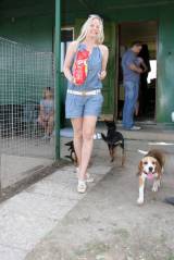 IMG_1481: Kateřina Klasnová na návštěvě psího útulku v Kutné Hoře