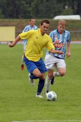 IMG_5564: David Vodrážka, za ním Jan Šisler - Fotbalisté Čáslavi splnili úlohu favorita a postoupili do druhého pohárového kola