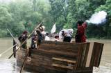 img_7593: Nefalšovaná bitva pirátů se strhla na rybníce v areálu mlýna v Paběnicích