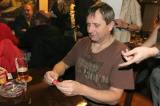 IMG_9428: Uzenou kýtu za vítězství v karetním turnaji "Prší" si odnesl Vladimír Sudek