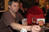 IMG_9439: Uzenou kýtu za vítězství v karetním turnaji "Prší" si odnesl Vladimír Sudek
