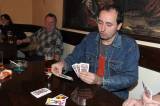 img_9453: Uzenou kýtu za vítězství v karetním turnaji "Prší" si odnesl Vladimír Sudek