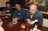IMG_9458: Uzenou kýtu za vítězství v karetním turnaji "Prší" si odnesl Vladimír Sudek