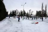 IMG_1438: Na stadionu ve Vrdech si dopřávají zimní radovánky na přírodním ledu