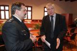 IMG_1611: Policisté na Kutnohorsku budou ve svých autech vozit defibrilátory