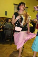 5G6H0147: Paběnický sportovní ples rozproudily svým předtančením chotusické ženy