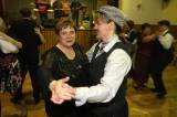 5G6H0251: Paběnický sportovní ples rozproudily svým předtančením chotusické ženy