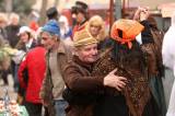 5G6H9262: Hospodáři v Přítokách nalévali kořalku, hospodyně tančily s medvědem