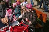 IMG_9035: Děti v zahradě kutnohorské mateřské školy Pohádka vítaly jaro