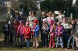 IMG_9041: Děti v zahradě kutnohorské mateřské školy Pohádka vítaly jaro
