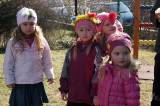IMG_9072: Děti v zahradě kutnohorské mateřské školy Pohádka vítaly jaro
