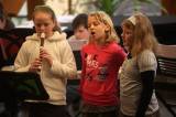 5G6H3508: Žáci Marcely Radoměřské potěšili své rodiče a příbuzné třídním koncertem