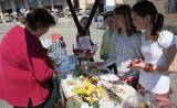 IMG_0913: O velikonoční výrobky žáků ze Základní školy Kremnická byl na náměstí veliký zájem