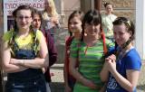 IMG_0917: O velikonoční výrobky žáků ze Základní školy Kremnická byl na náměstí veliký zájem