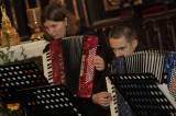 IMG_5911: Kostelem sv. Jakuba ve čtvrtek zazněly akordeony, koncert přispěl na opravu střechy