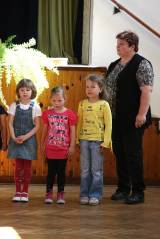 5G6H0347: Hlízovské děti v neděli potěšily své maminky písničkami a básničkami