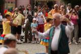 5G6H2163: Centrem Kutné Hory prošel průvod dechovky a mažoretek, hudbou se diváci potěšili i na náměstí