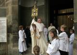 IMG_5913: Vzácná Sedlecká monstrance se slavnostně vrátila do katedrály Nanebevzetí Panny Marie