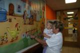 DSC05006: Dětské oddělení nemocnice v Čáslavi zkrášlila nová výmalba malíře Libora Škrlíka